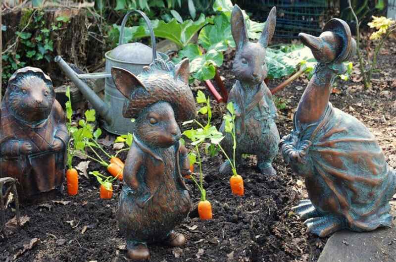 How to Decorate Garden with Animal Statues